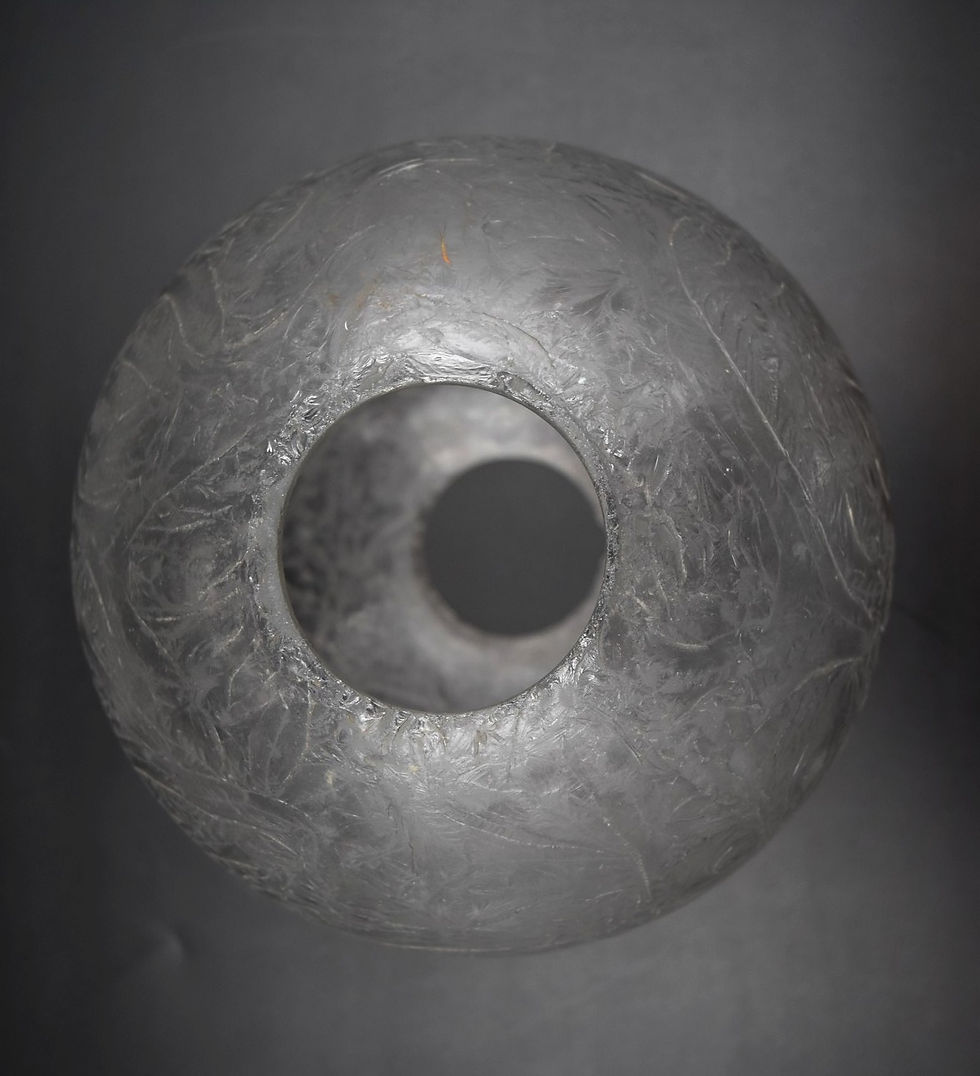 Miniature : Grand globe de lampe à pétrole en verre givré dit fleur de givre hauteur 18,8 cm