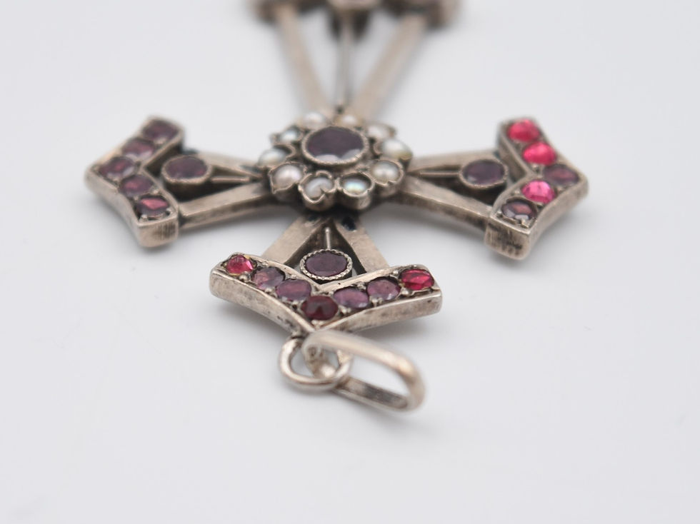 Miniature : Ancienne croix en argent grenat et petites perles cocagne de sort arlésienne
