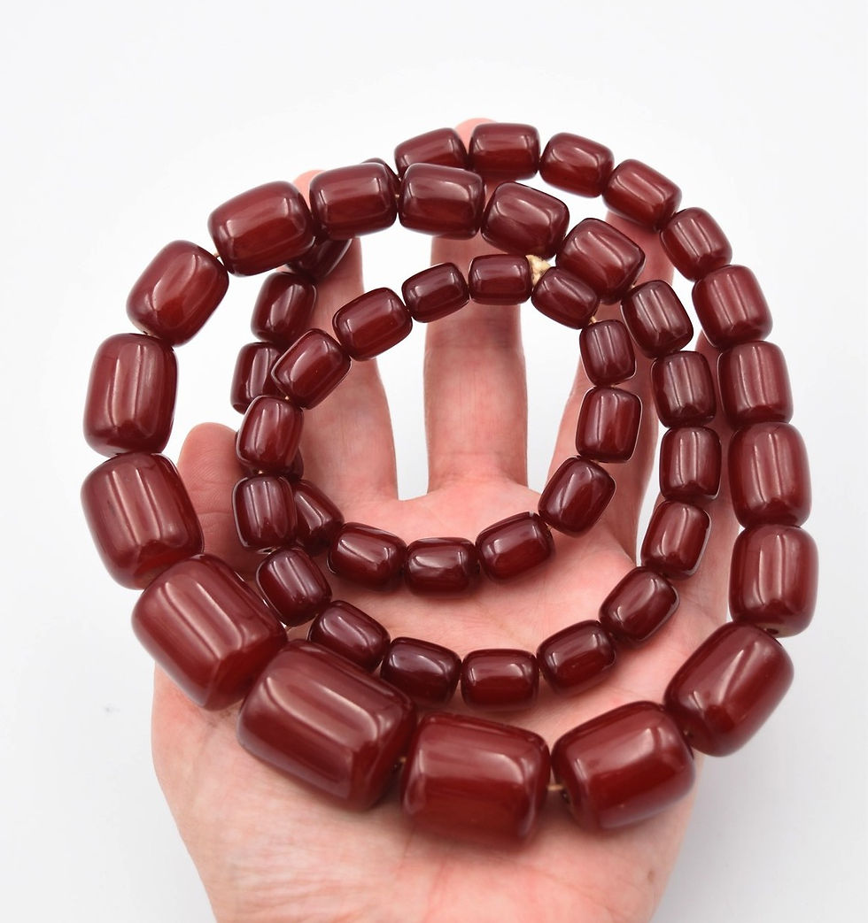 Ancien collier en bakelite rouge red cherry amber futuran