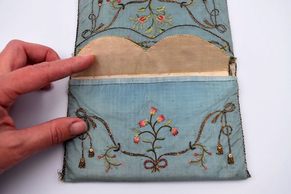 Miniature : Pochette de soie brodée époque Révolutionnaire 1789 1794 18th embroidered silk