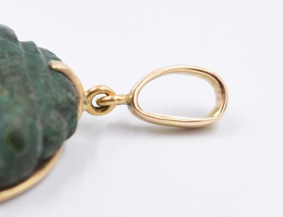 Miniature : Pendentif scarabée en turquoise ou malachite ancienne amulette monture or
