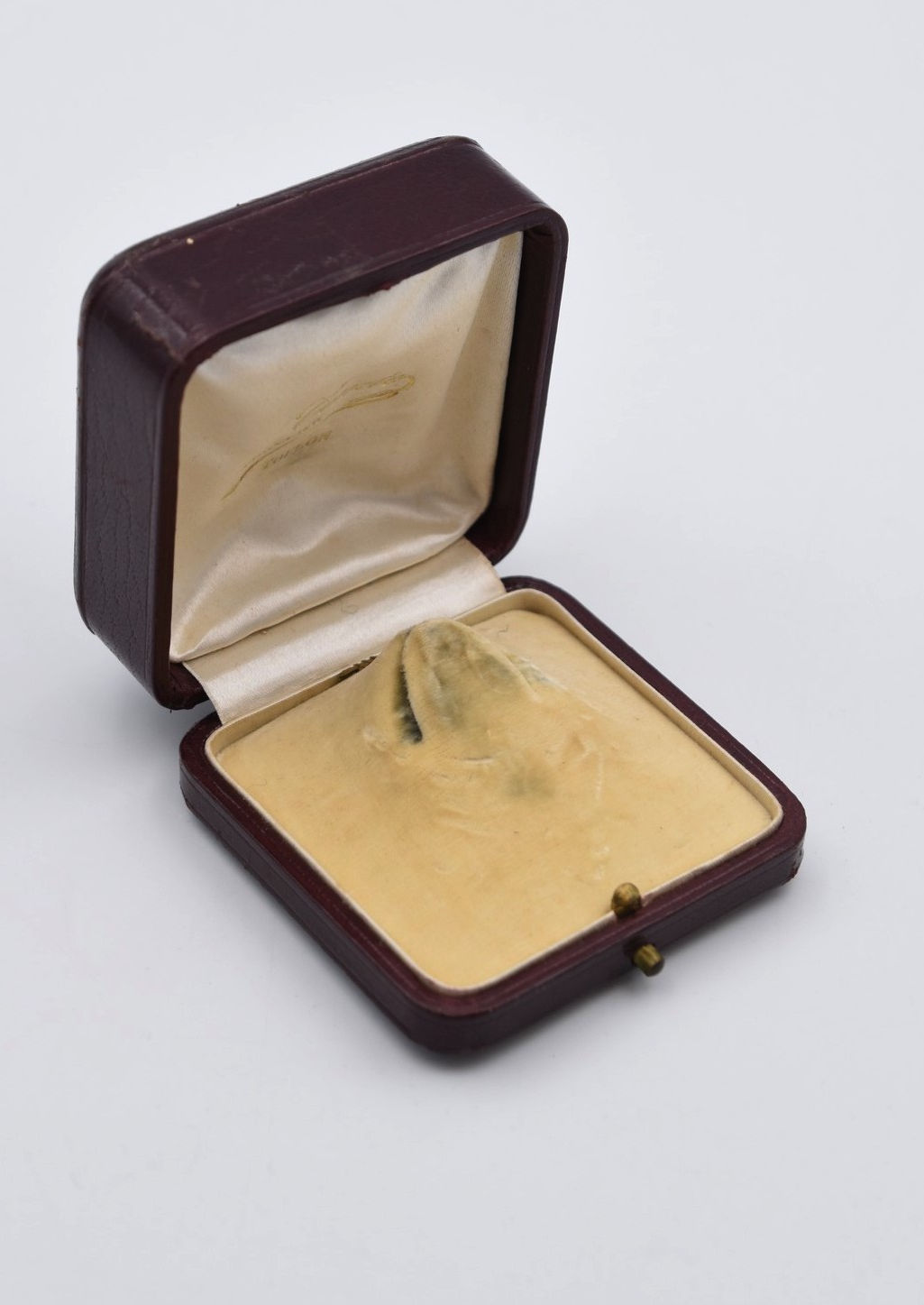 Ancien écrin à bijoux gainé de cuir bordeaux Cocagne de sort