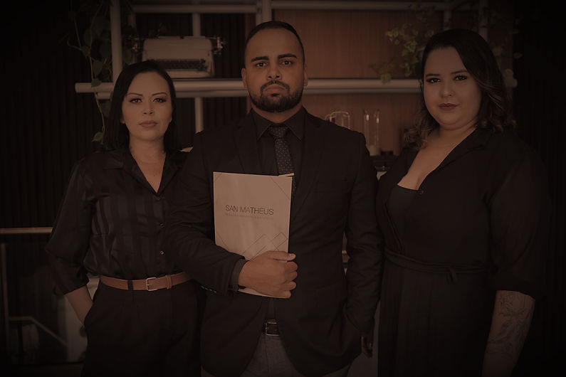 Equipe da funerária San Matheus demonstrando profissionalismo e acolhimento, com foco em atendimento funerário personalizado e humanizado no Distrito Federal.