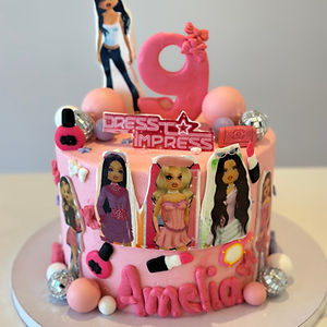 Dress To Impress Theme Cake