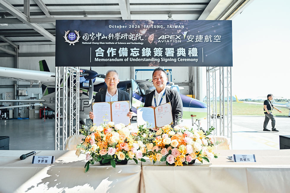 為深化合作,安捷航空董事長高健祐(右)與國家中山科學研究院院長李世強(左)1日上午簽署合作備忘錄。
