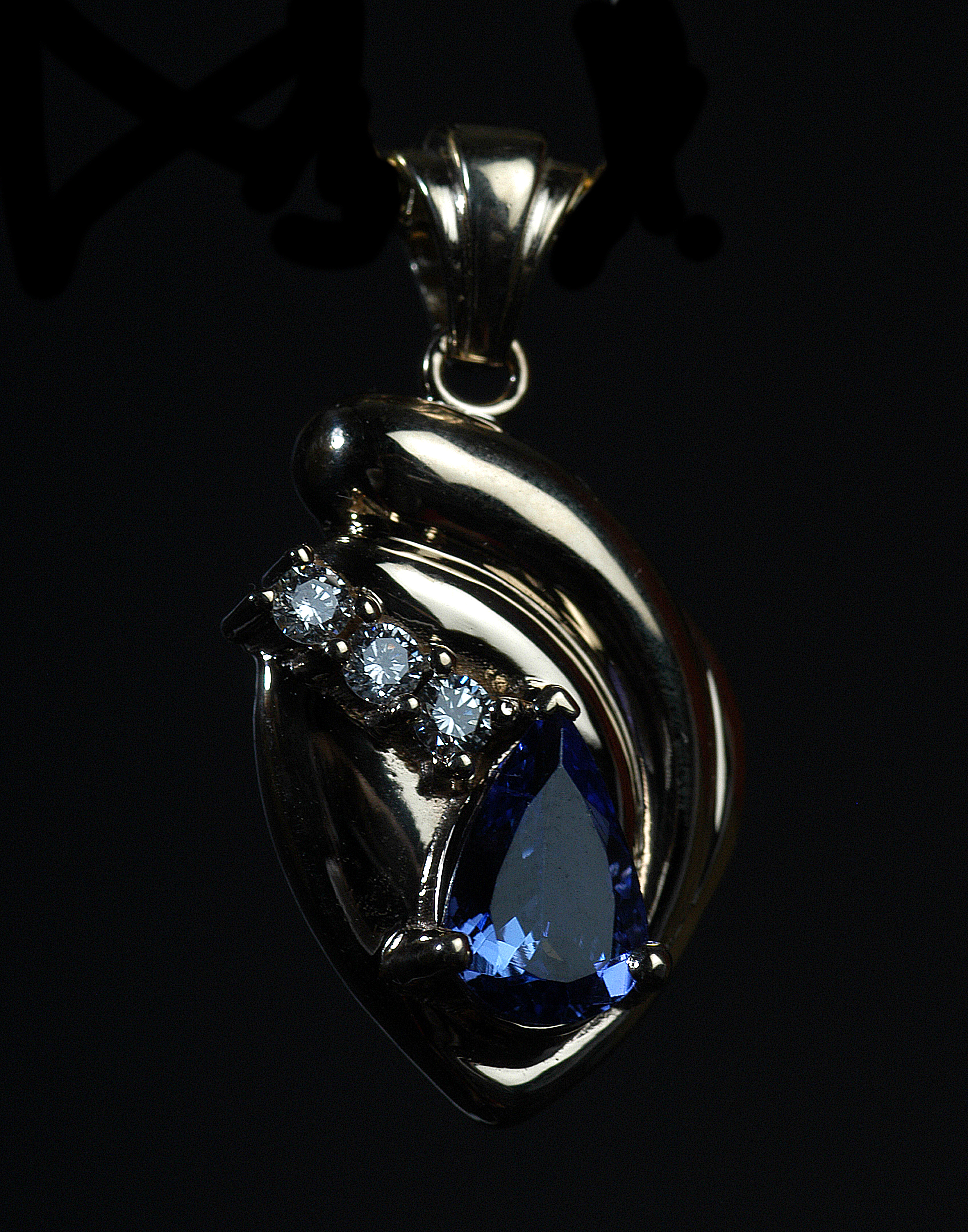 Tanzanite & Diamond Pendant