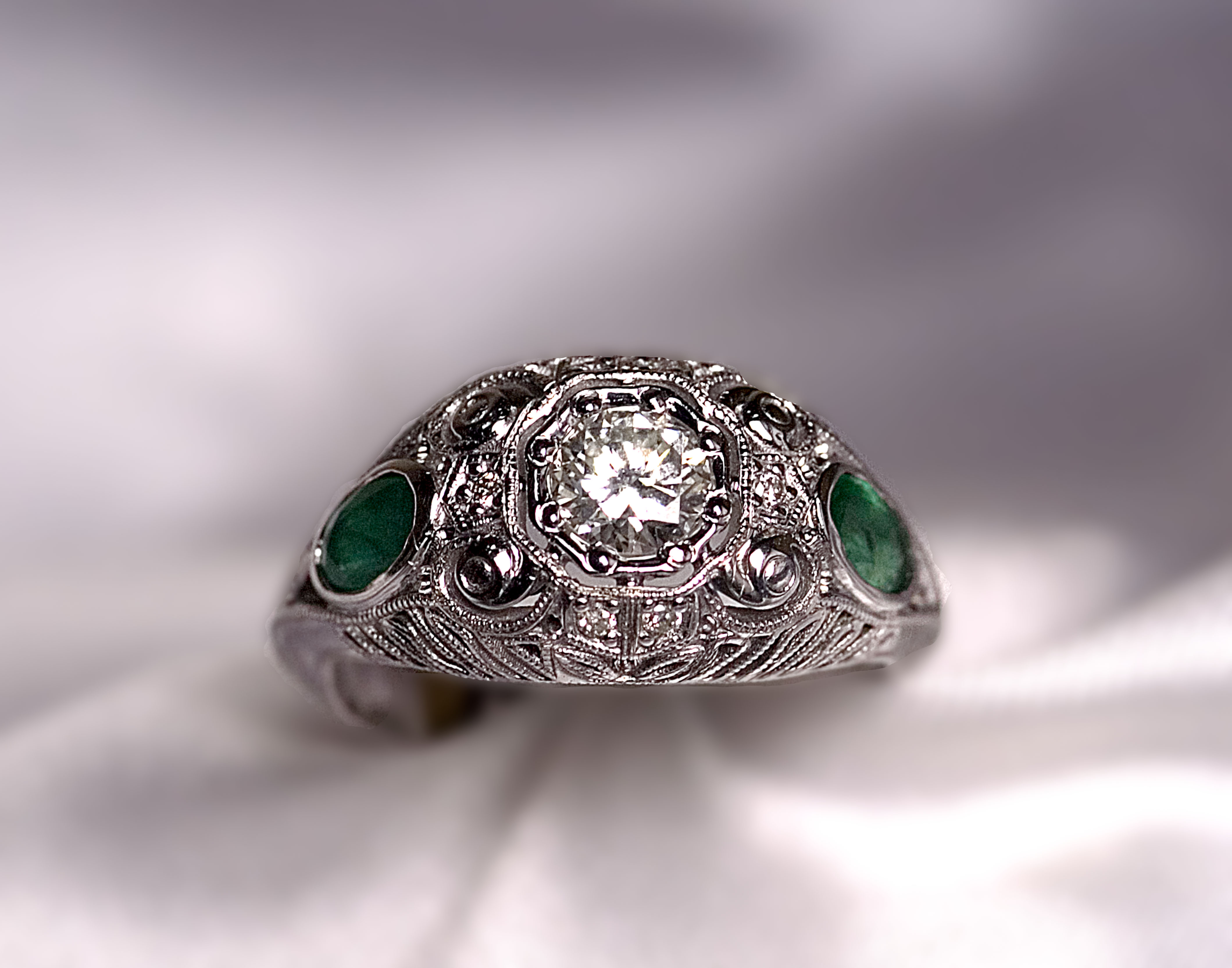 Diamond & Emerald Ring