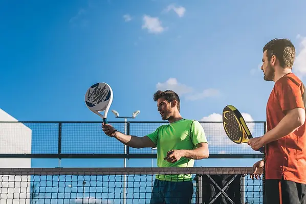 monitor-teaching-padel-class.jpg.webp