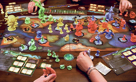 pessoas jogando jogo de tabuleiro