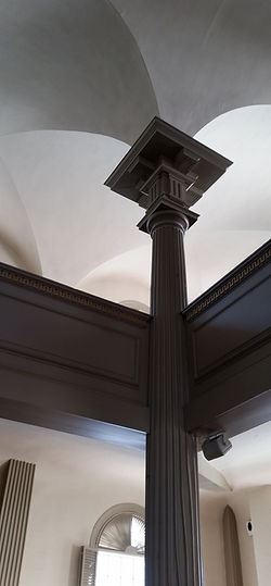 Image of a load-bearing pillar inside a church.