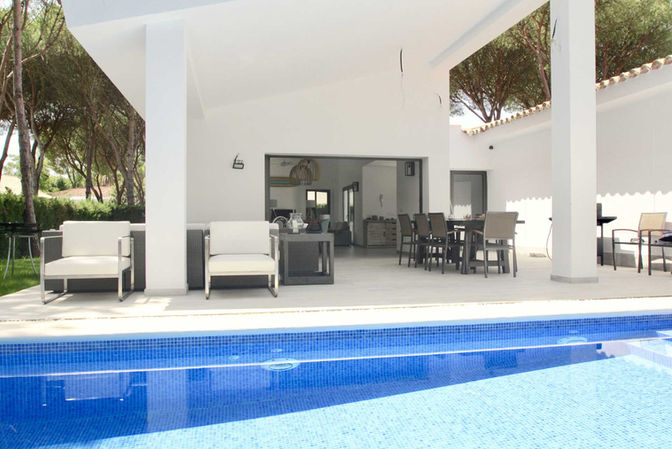 Covered terrace with pool in modern Roche villa