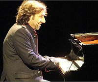 andre_manoukian_piano_360.jpg