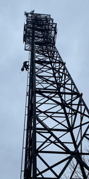 Stahlbaumontagen an einem Stahlbau durchgeführt von Industriekletterern