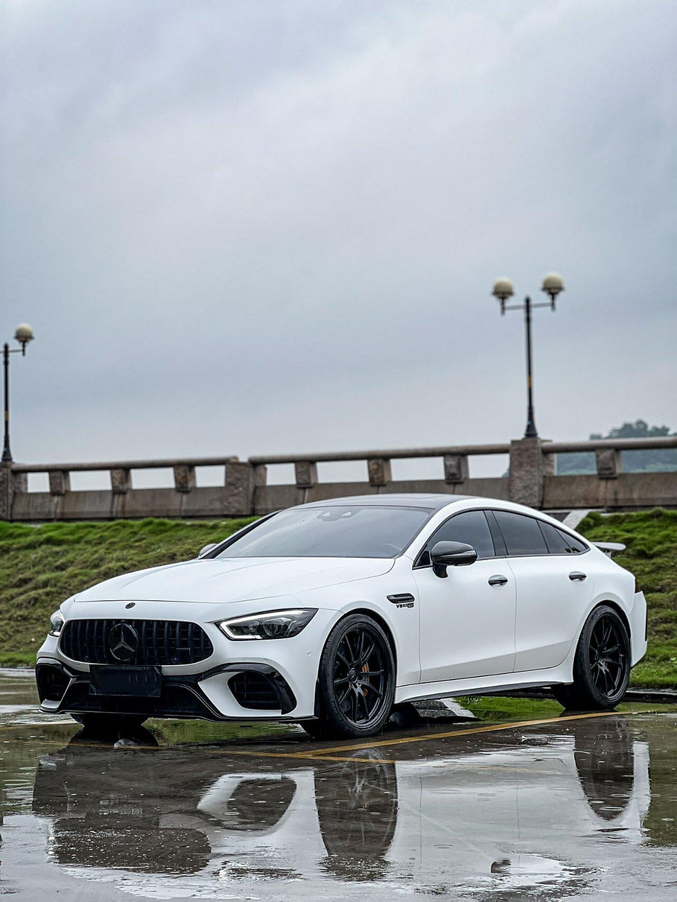 Thumbnail: Moonlight White (Satin)