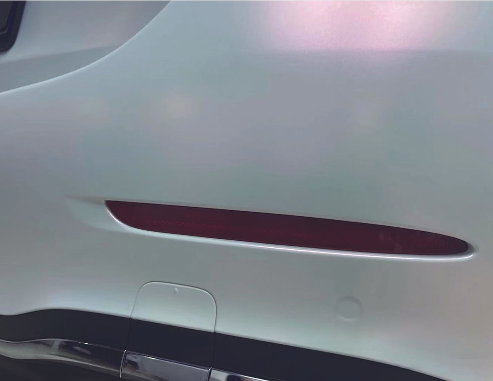 Thumbnail: Chameleon White Turn Red (Matte)