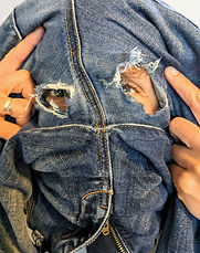 R-Use Fabrik / couture / jeans troué/réparation vêtement / atelier réparation vêtement / Bruxelles / Ixelles