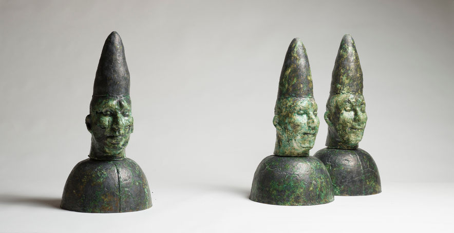 Sculpture, glazed ceramics.
Magicians; 70 X 40 x 25 cm
