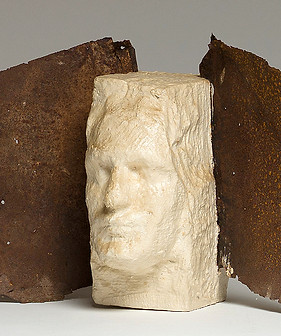 Sculpture, mixed media
Alatus