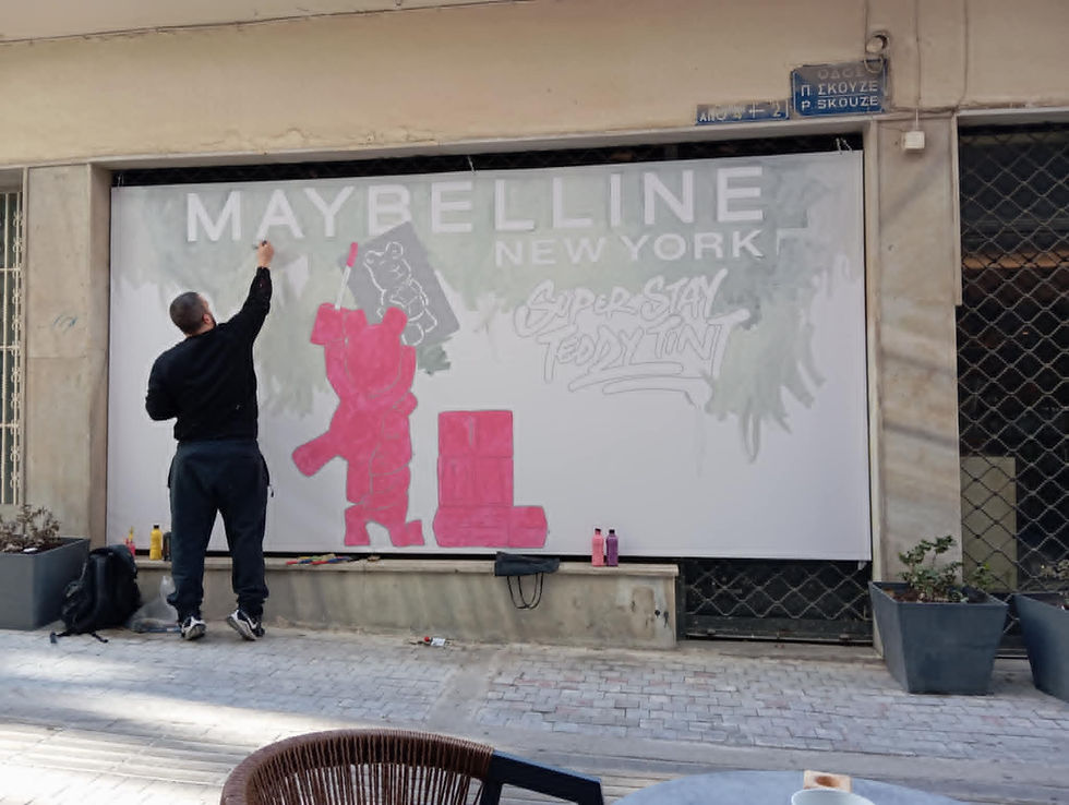 Shop Window & Interactive Advertising in Greece