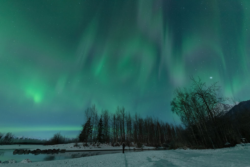 This pulsing type effect, with fragmented structure / color on the edges, indicates substorm recovery in process