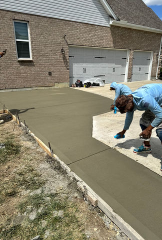 New concrete sidewalk install
