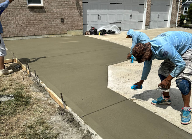 New concrete sidewalk install