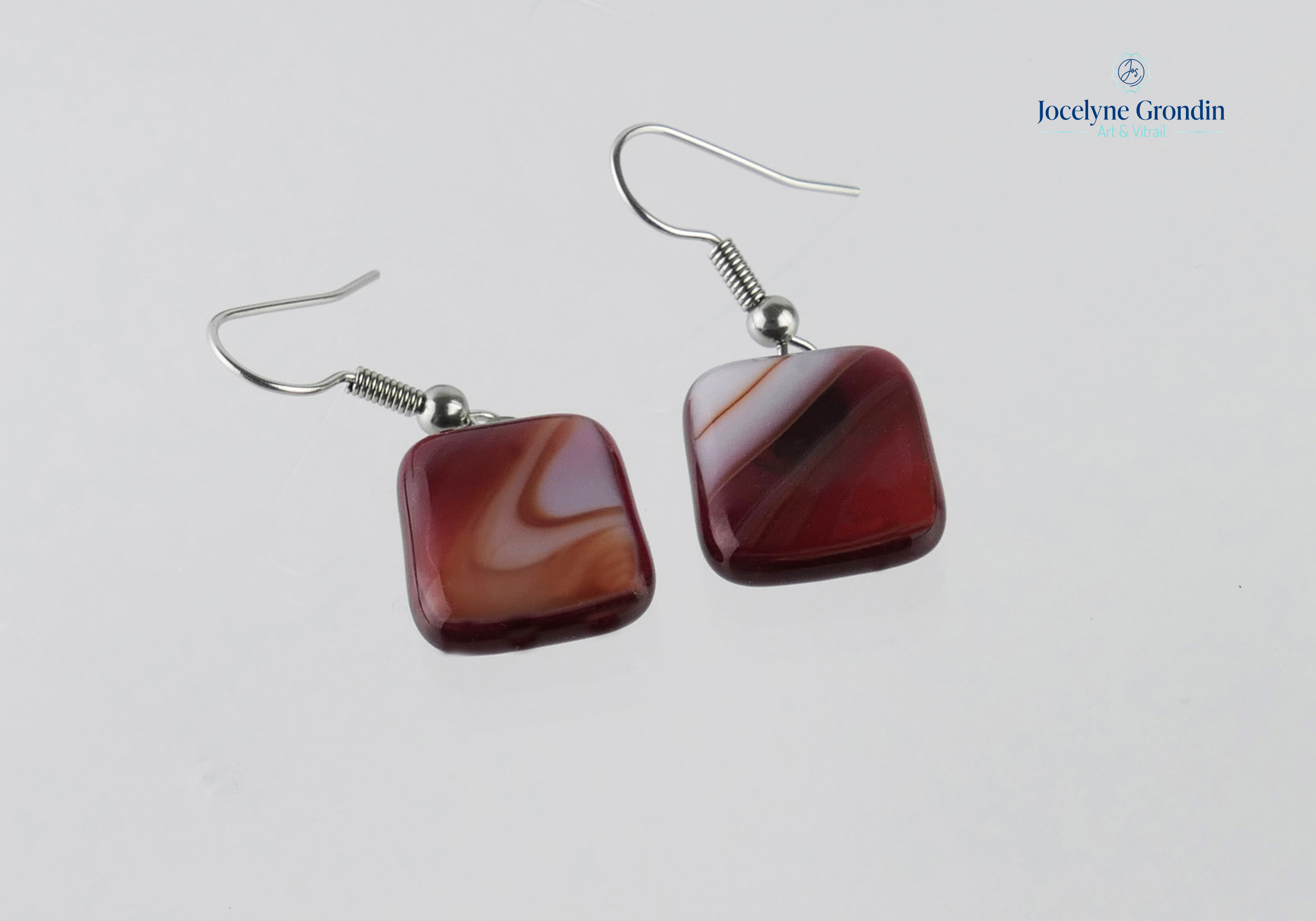 Boucles d oreilles pendantes rouge no 1407