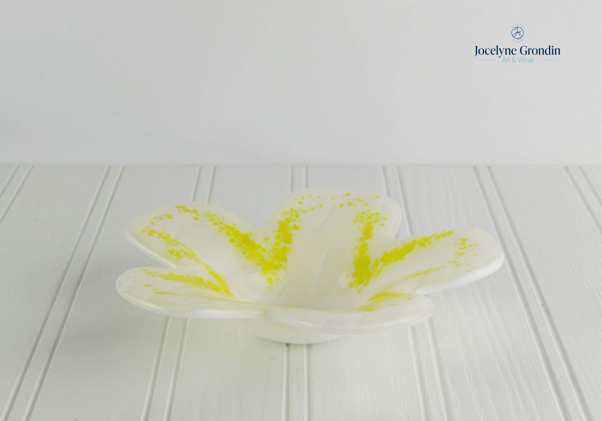 Assiette en verre forme de fleur No 1655