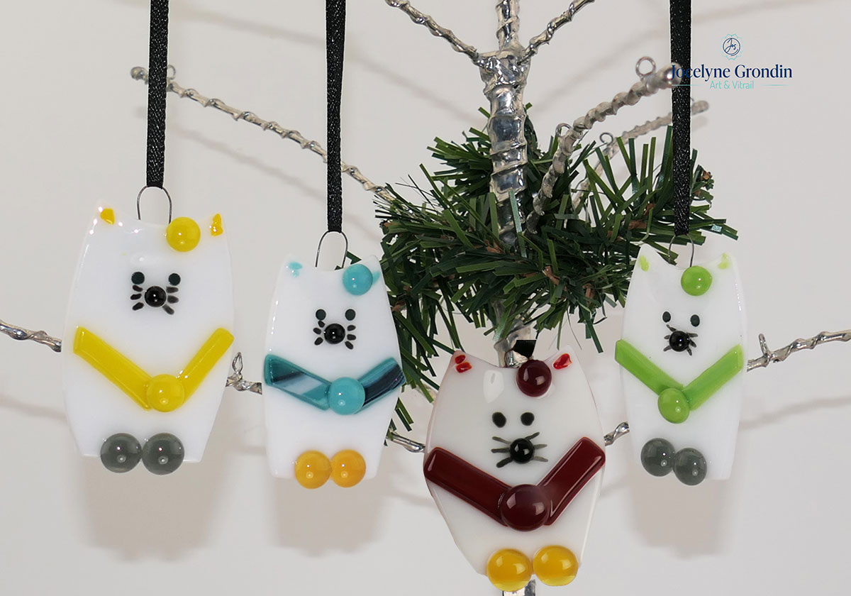 Chat blanc ornement en verre fusion