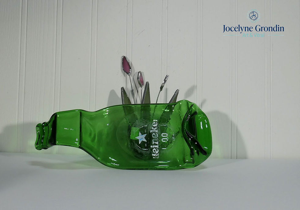 Miniature : Succulente en vitrail fleurs roses bouteille No 1985 par Jocelyne Grondin Arts Vitrail