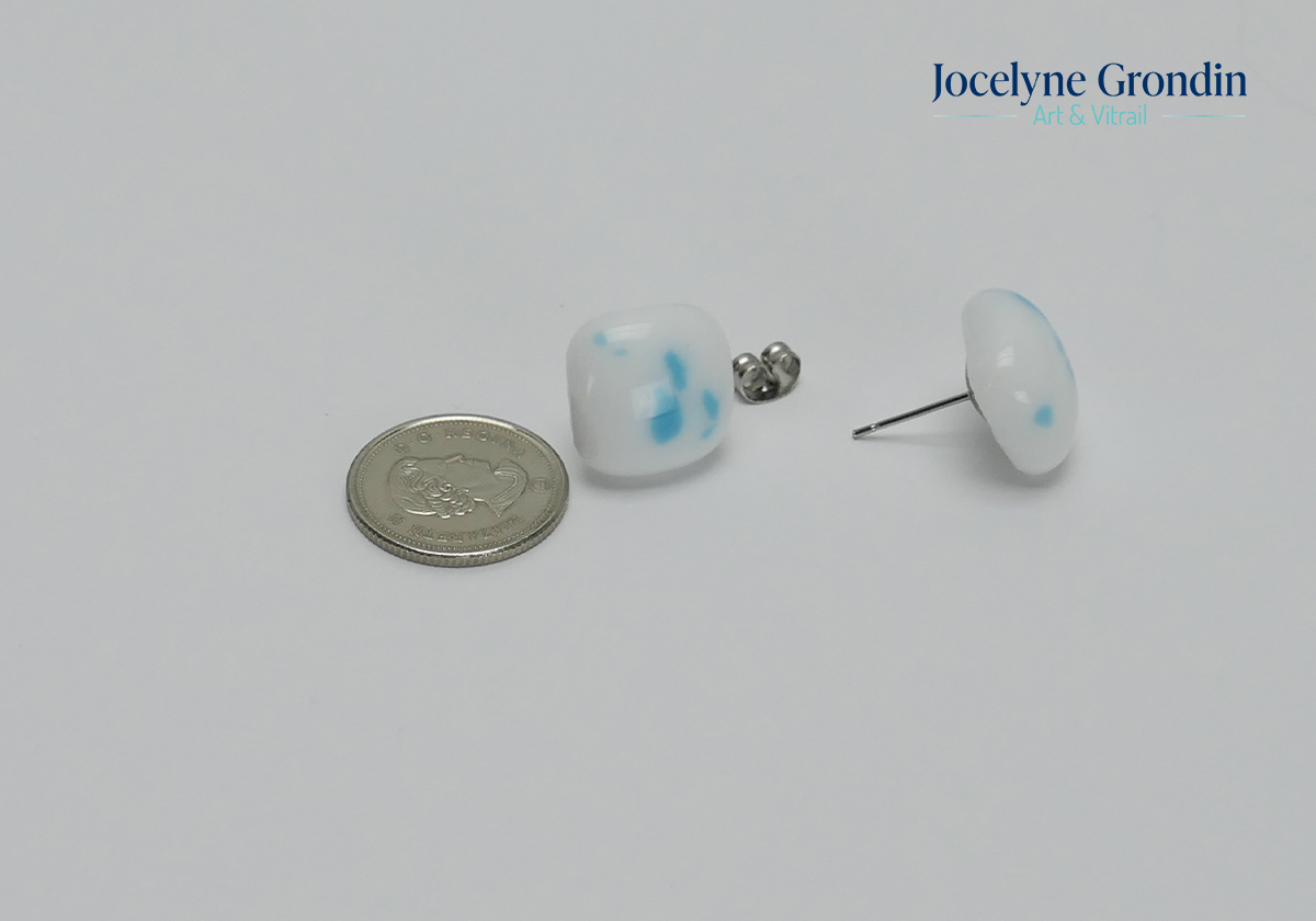 Boucles d oreilles carrées blanche et bleu no 1947