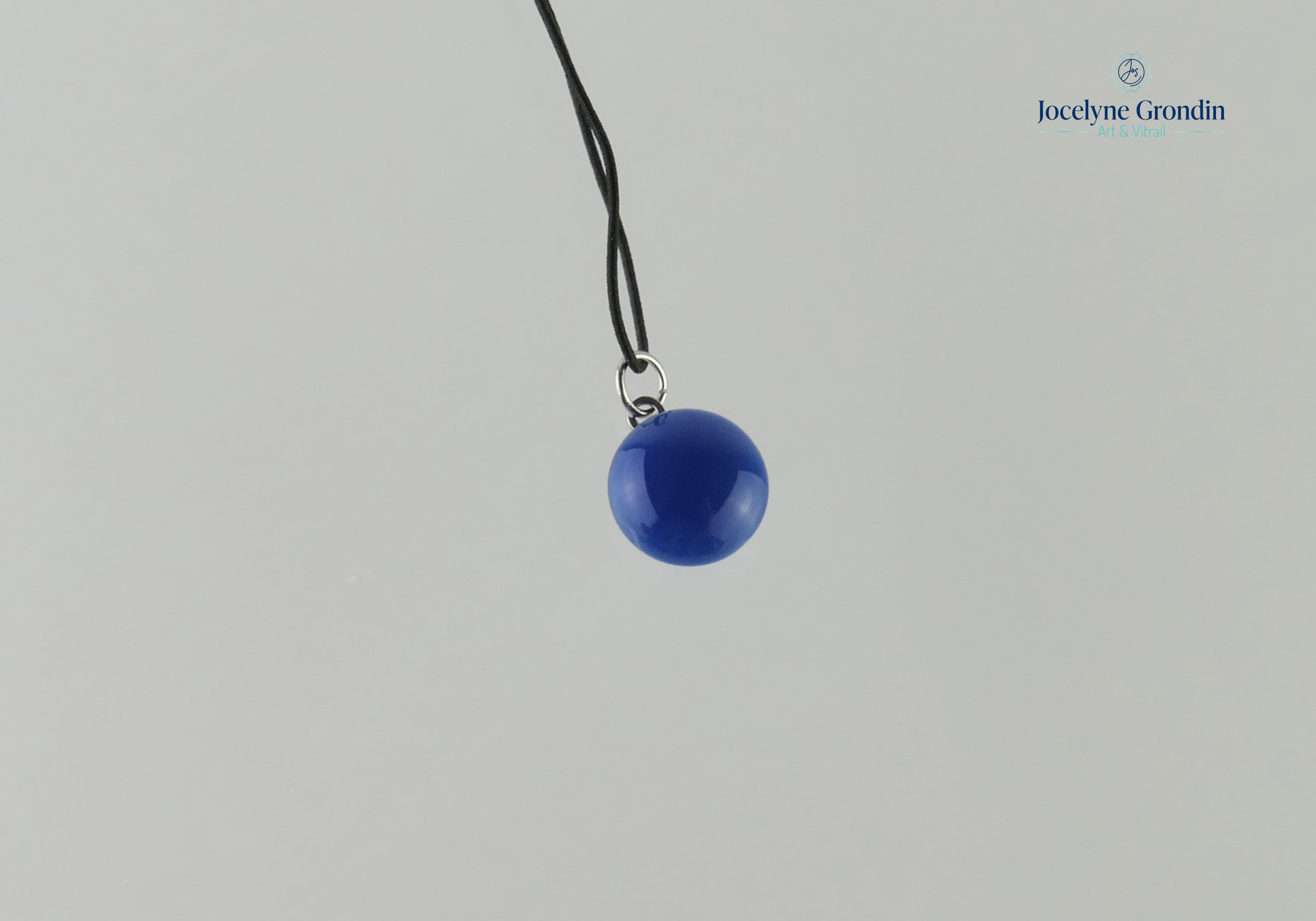 Collier cabochon bleu No 1731