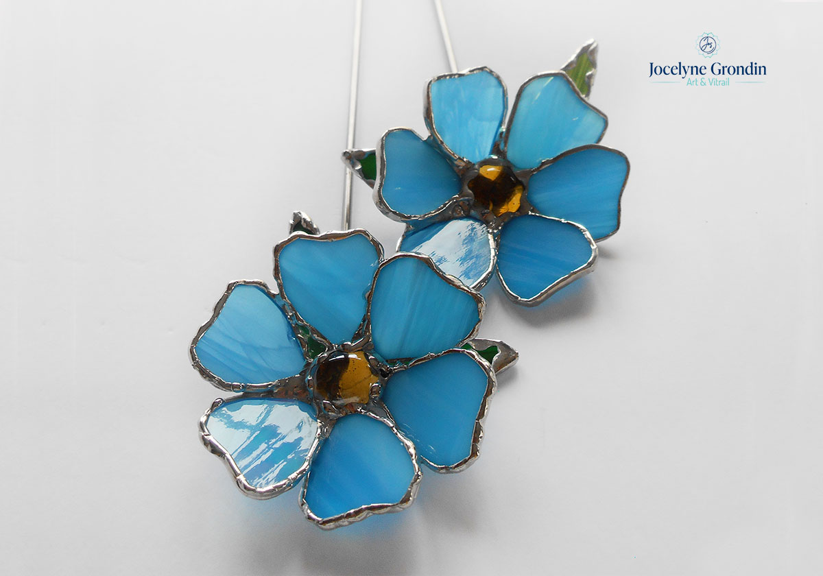 Fleur sur tige bleue en vitrail No 1124