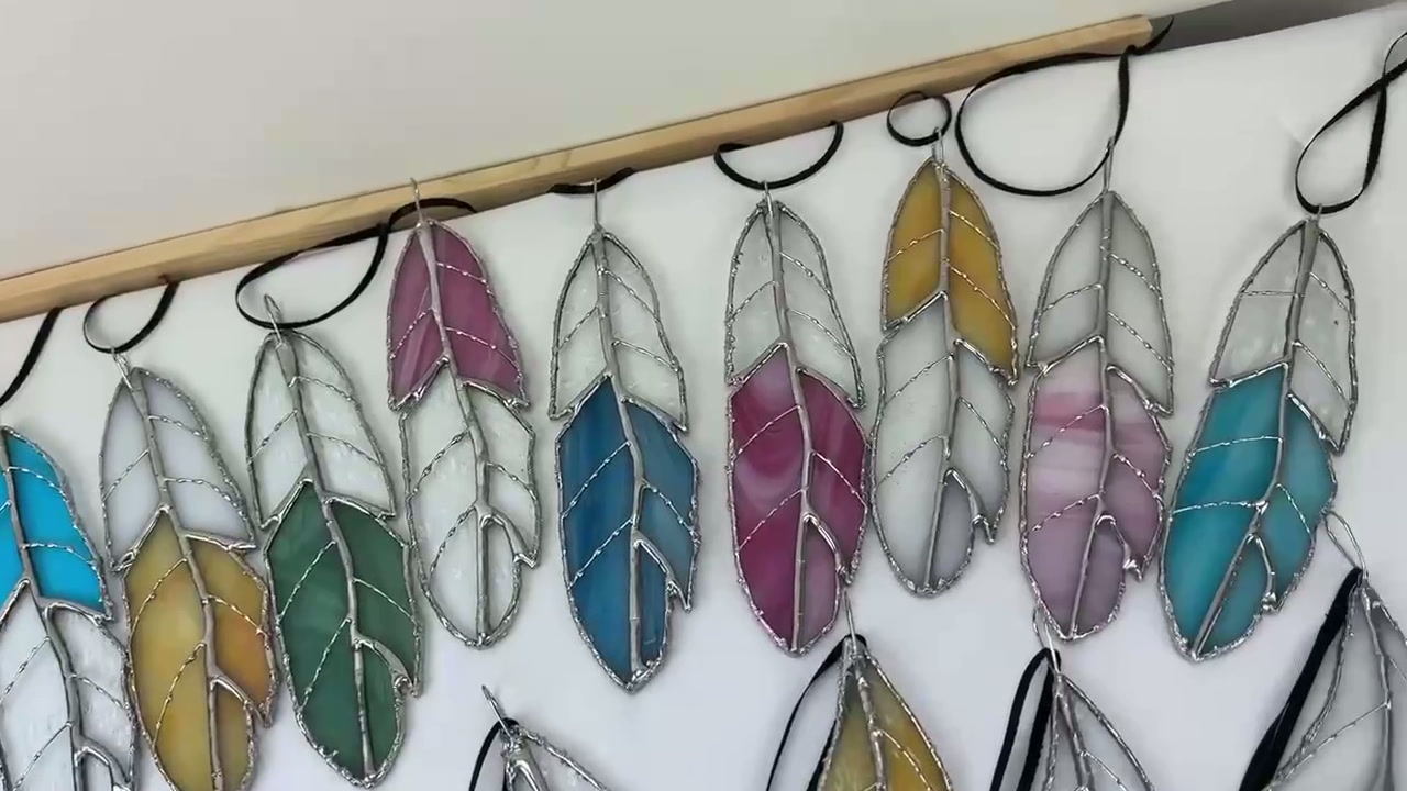 Plume en vitrail en précommande