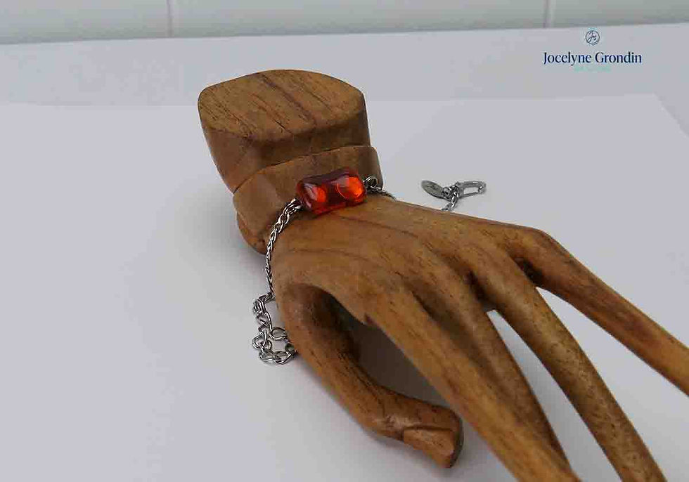Bracelet orange no 1302 présentoir par Jocelyne Grondin Arts & Vitrail