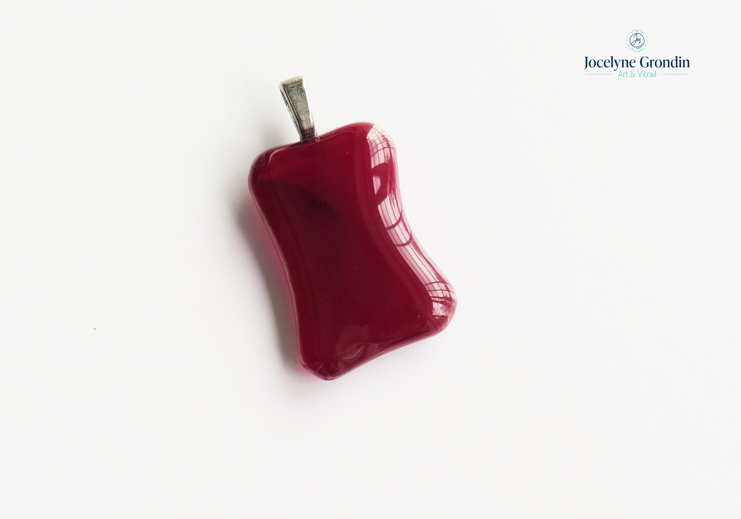 Pendentif rouge No 815