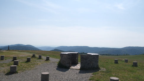 Vue sur le Ballon de l'Alsace du sommet avec table d'orientation