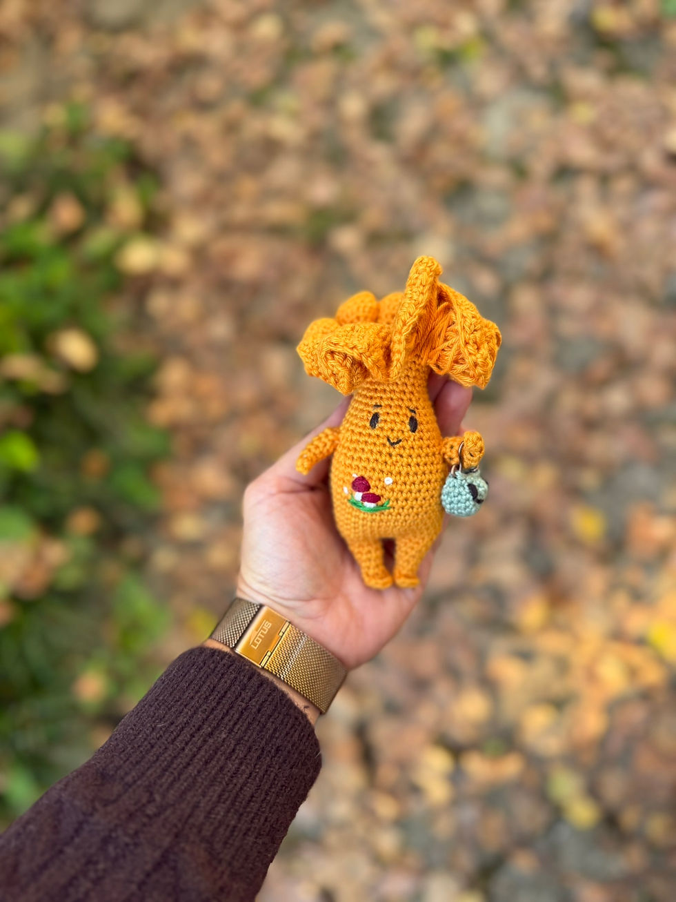 Miniature : Canta le Bonhomme Chanterelle au crochet, patron PDF 564Lamartine inspiré de la forêt et de l’automne.