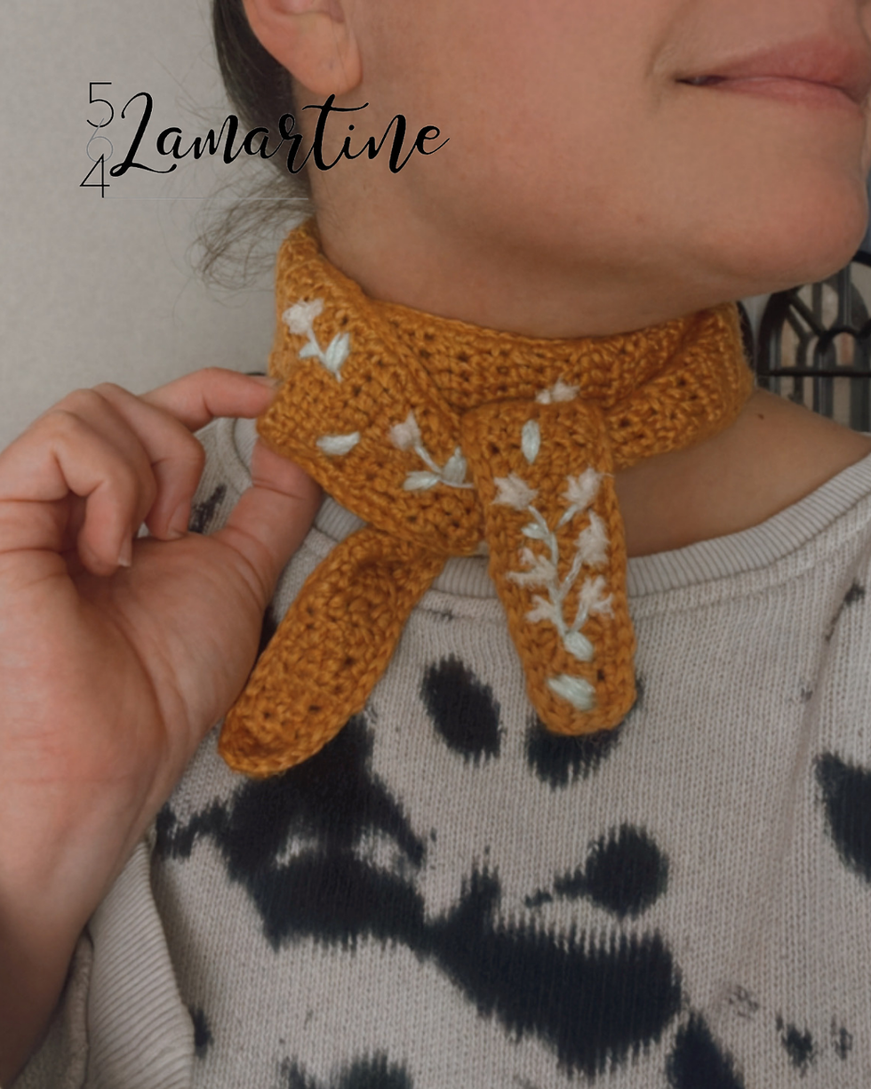 Miniature : Foulard Sophie Scarf au crochet en coton couleur ocre, patron PDF téléchargeable immédiatement.