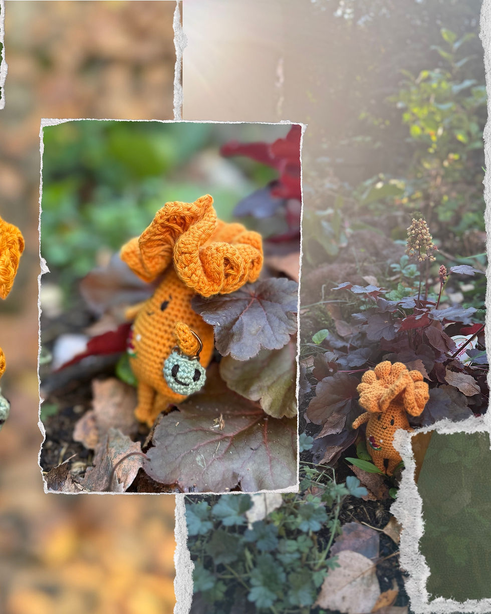 Miniature : Montage présentant le patron crochet Canta le Bonhomme Chanterelle et les étapes de réalisation de l’amigurumi automnal.