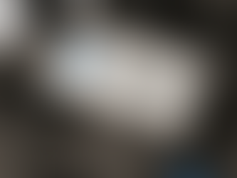 Theon met wapenonderdelen