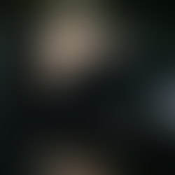 Nike schoenen, sokken, waterfles en een telefoon