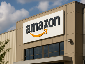 Een foto van een gebouw met Amazon erop 