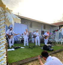 Décor floral XXL pour anniversaire élégant