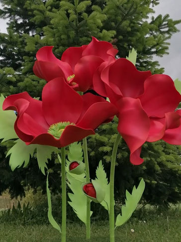 Fleur sculptée XXL pour animations et festivals dans espaces publics
