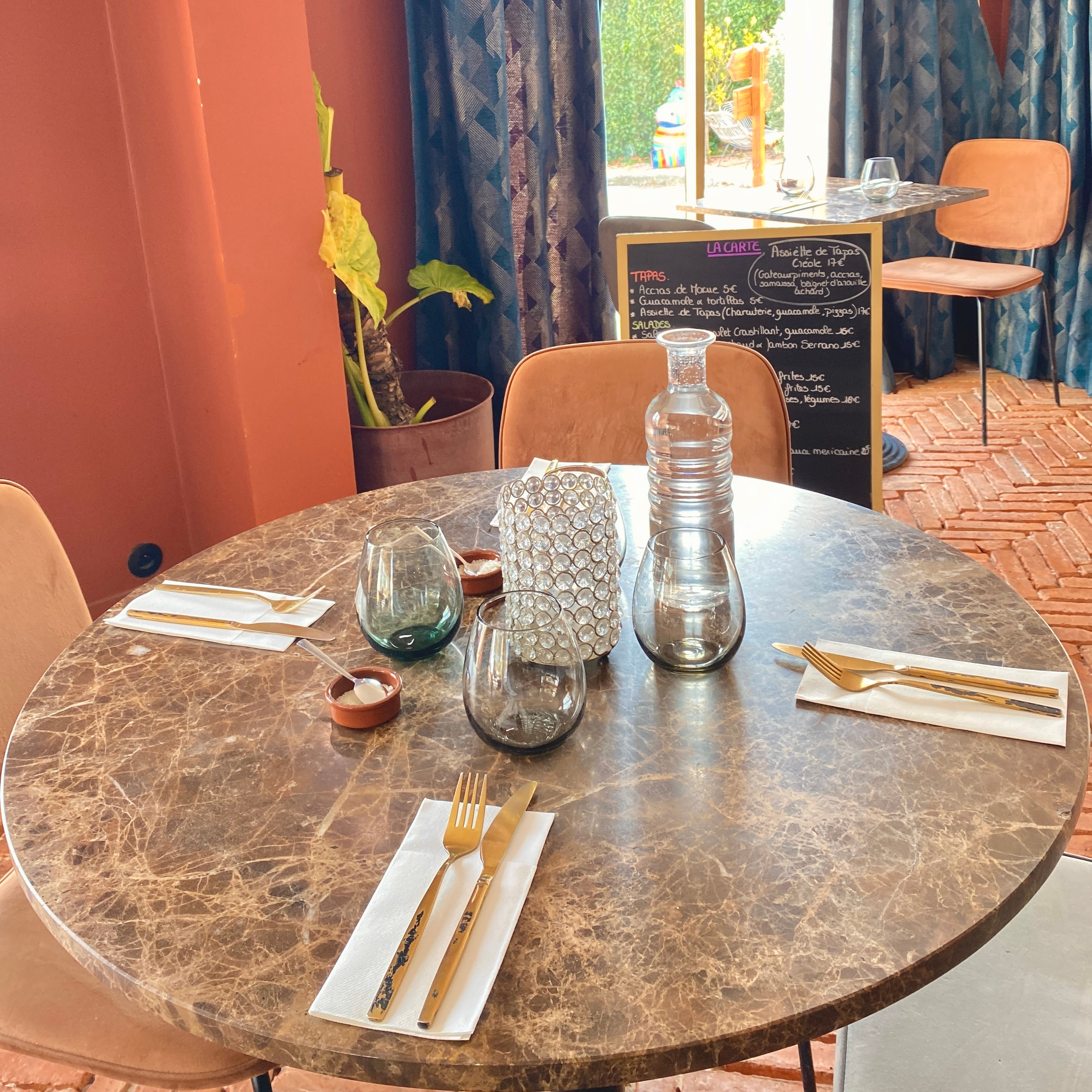 RESTAURANT AVOCADO À