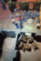 Les plague marines ouvrent l'écoutille et se prennent immédiatement une volée de tirs de la part des guerriers de feu