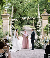 destination wedding france ceremonie laique arche fleurie mariage chateau.jpg