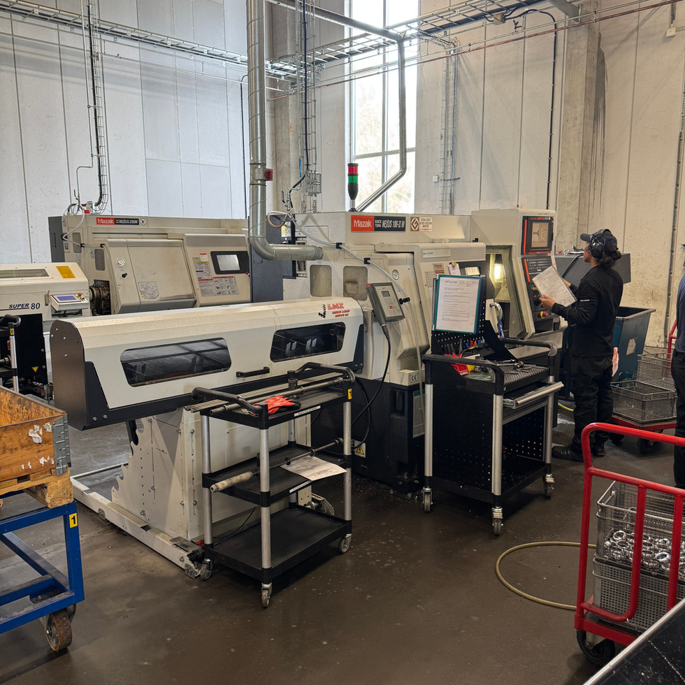CNC-svarv med stångautomation