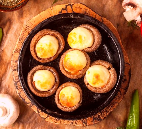 Soko Kecze (Baked Mushroom with Sulguni Cheese)